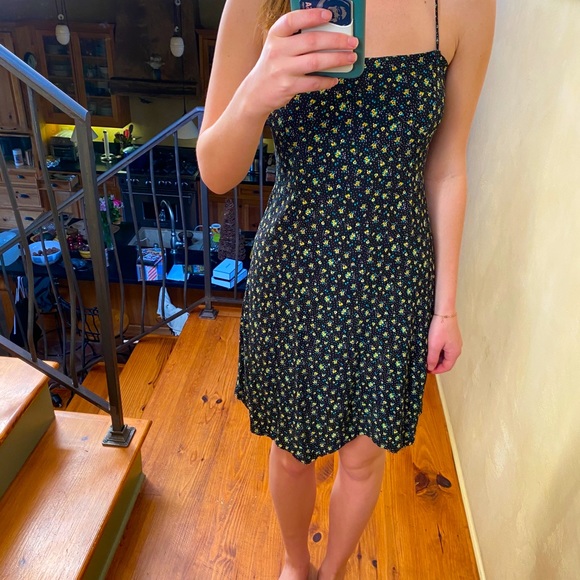 Urban Outfitters Black Floral Dress - Picture 2 of 5